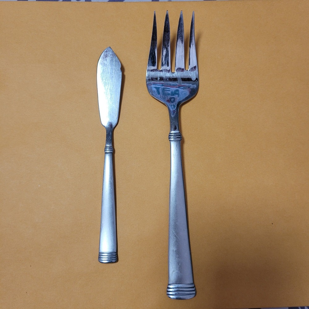Wallace NAPOLI FROST Stainless Flatware -- Serving‎ Fork / Butter Knife Set
